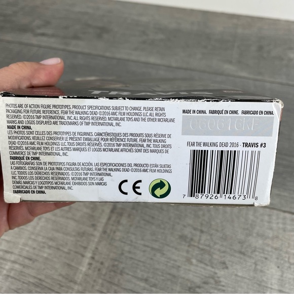 AMC Fear The Walking Dead Travis Mcfarlane Toy Figure NWT - Picture 6 of 8